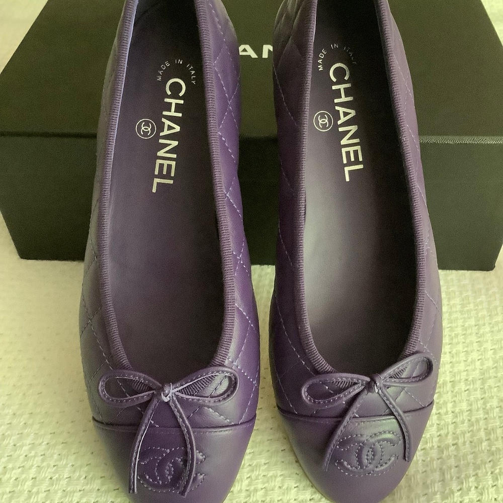 Chanel quilted CC Ballet Flats